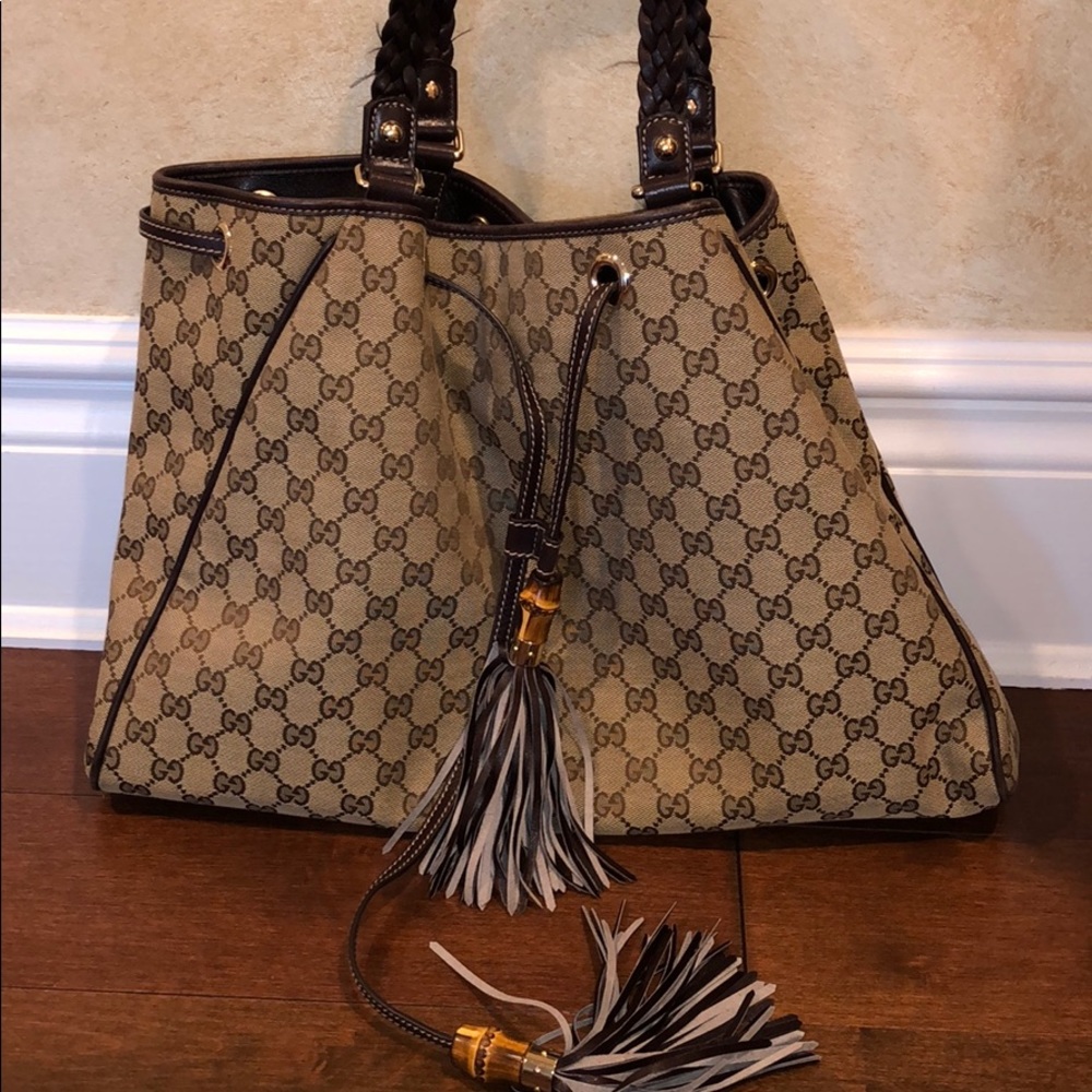 stunning brown gucci bag in great shape!